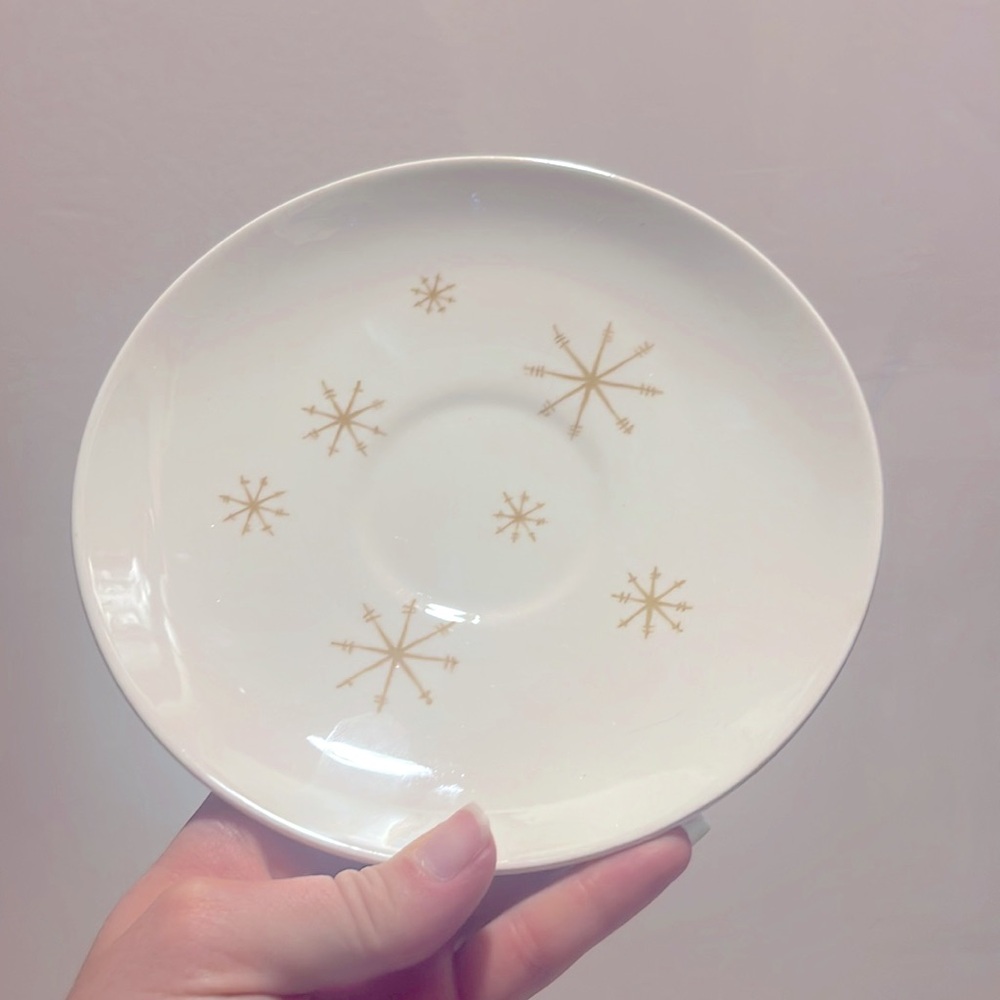 Vintage saucer plate ❄️